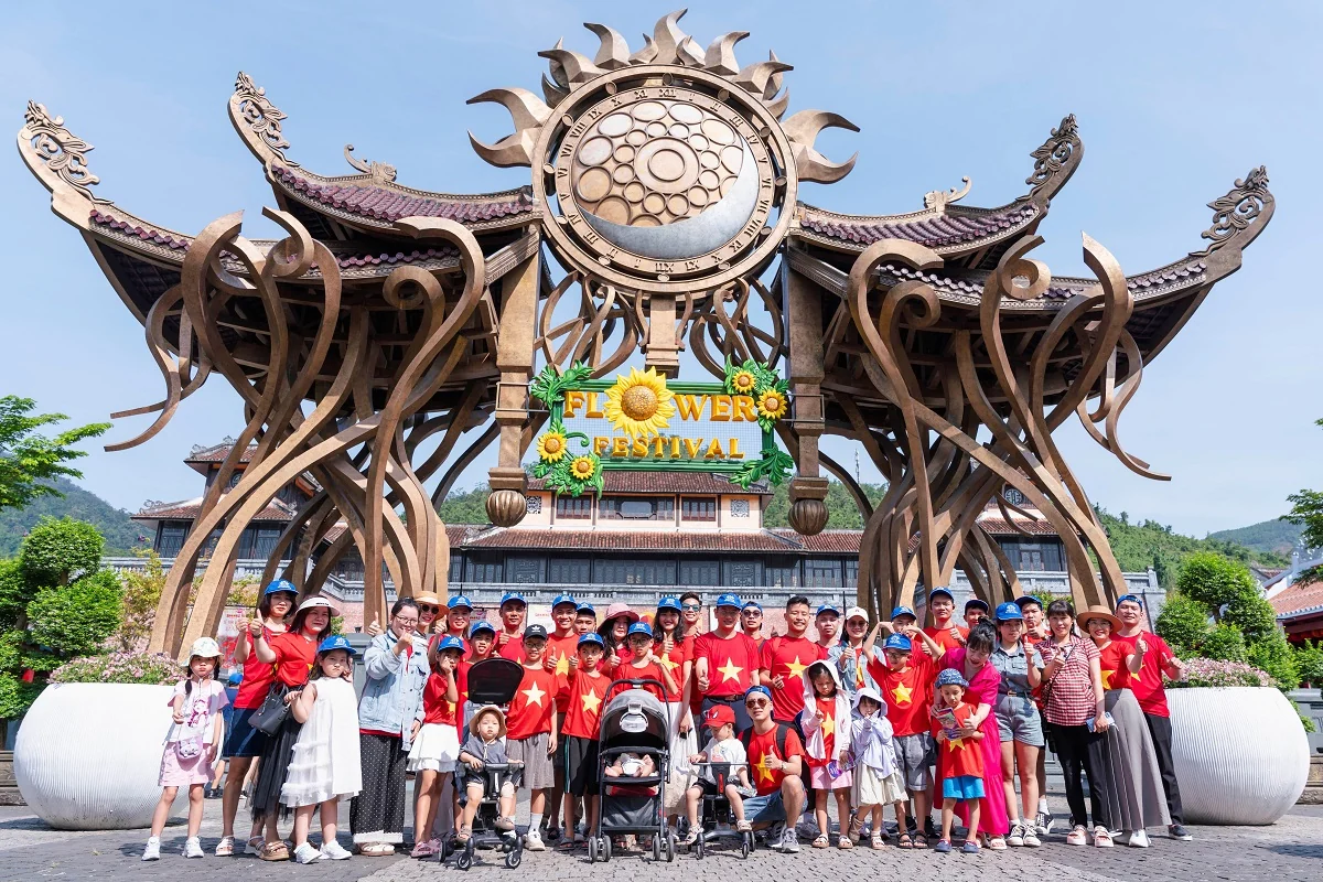 Ba Na Hills rực cờ hoa trong ngày đầu nghỉ lễ Quốc khánh 2/9