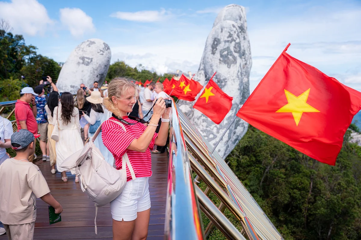 Ba Na Hills rực cờ hoa trong ngày đầu nghỉ lễ Quốc khánh 2/9