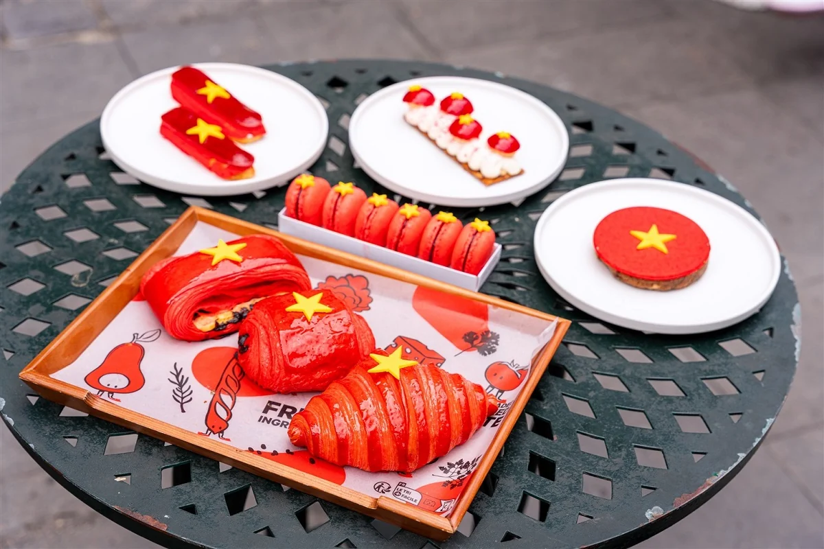 Ba Na Hills rực cờ hoa trong ngày đầu nghỉ lễ Quốc khánh 2/9