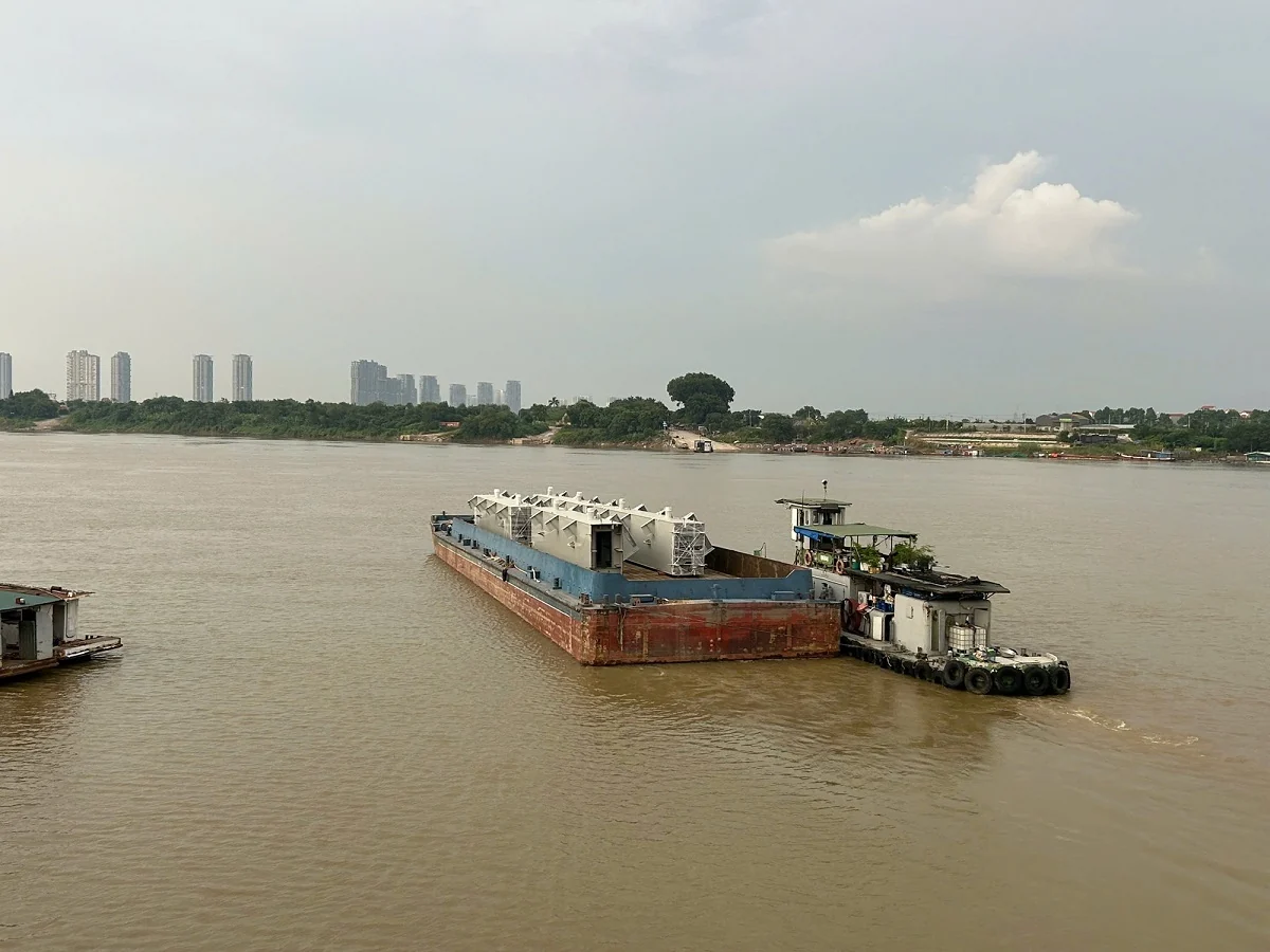 Làm việc xuyên lễ, cầu Trần Hưng Đạo lắp những đốt dầm đầu tiên chỉ sau gần 9 tháng thi công