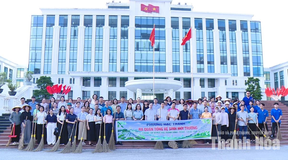 Phường Hạc Thành ra quân tổng vệ sinh môi trường