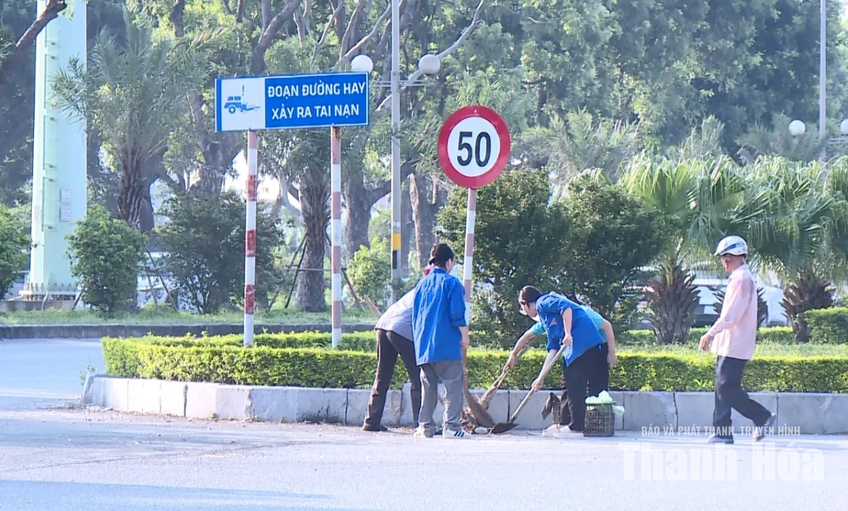 Phường Hạc Thành ra quân tổng vệ sinh môi trường