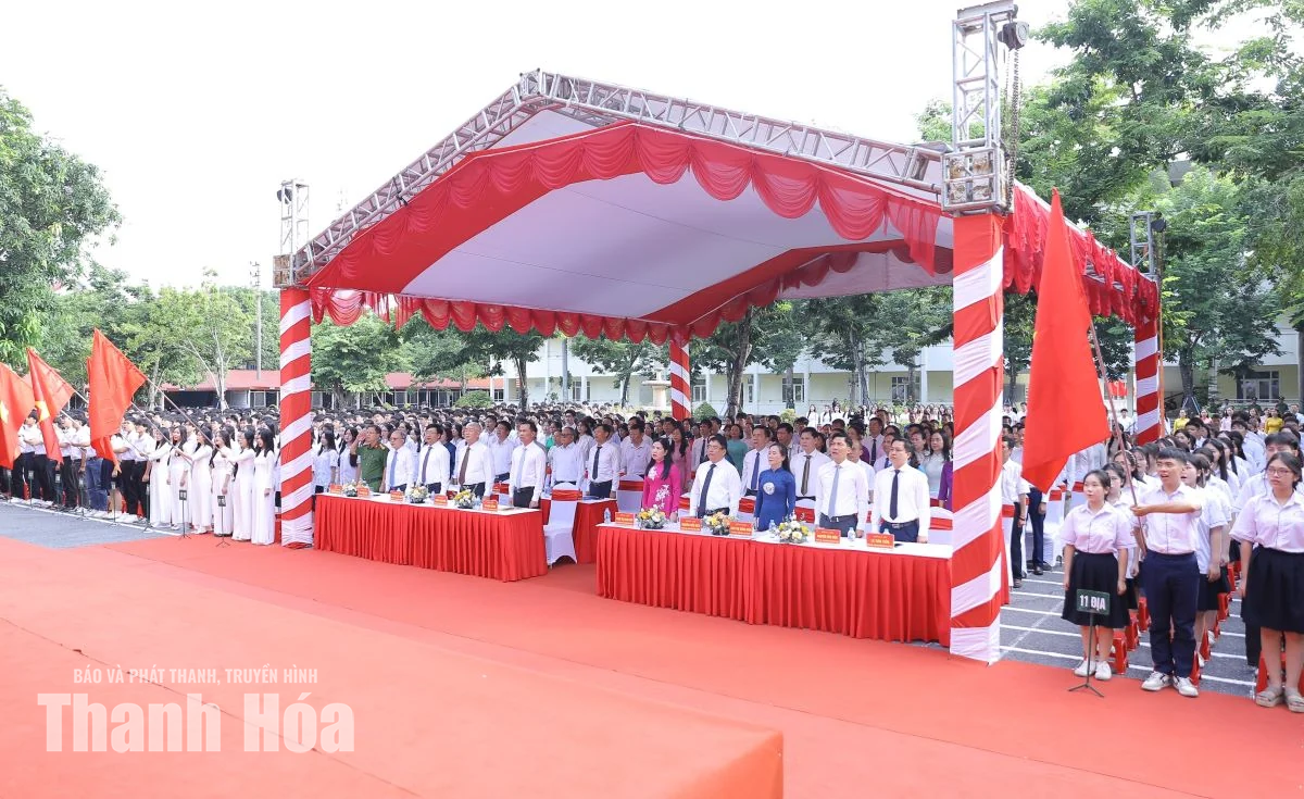 Chủ tịch UBND tỉnh Tô Anh Dũng dự lễ khai giảng năm học 2026-2027 tại Trường THPT chuyên Lam Sơn