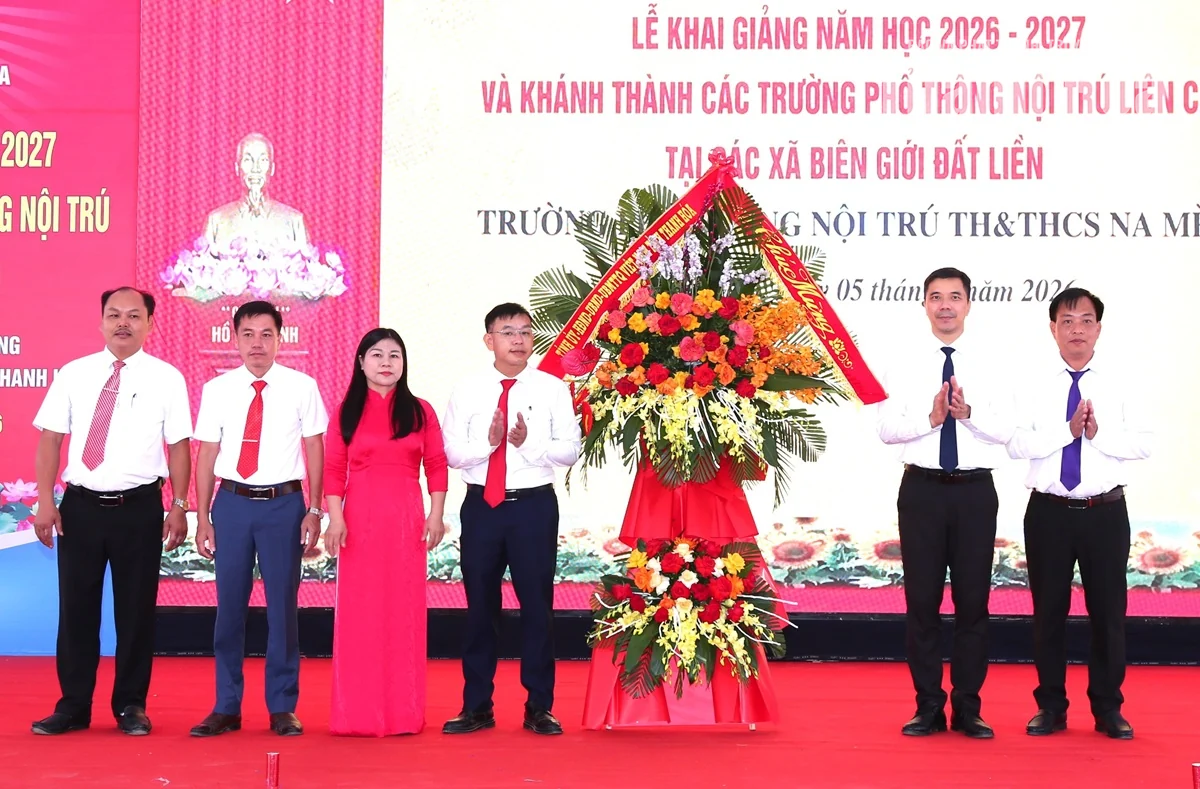 Phó Bí thư Thường trực Tỉnh ủy Nguyễn Hồng Phong dự Lễ khai giảng và khánh thành Trường Phổ thông Nội trú TH&amp;THCS Na Mèo