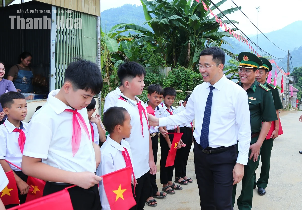 Phó Bí thư Thường trực Tỉnh ủy Nguyễn Hồng Phong dự Lễ khai giảng và khánh thành Trường Phổ thông Nội trú TH&amp;THCS Na Mèo