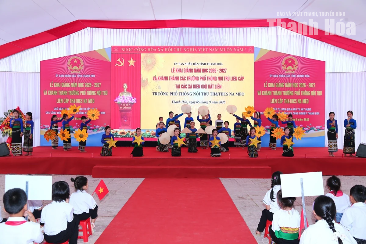 Phó Bí thư Thường trực Tỉnh ủy Nguyễn Hồng Phong dự Lễ khai giảng và khánh thành Trường Phổ thông Nội trú TH&amp;THCS Na Mèo