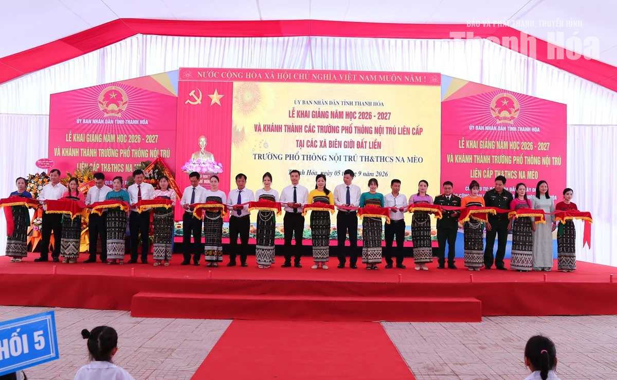 Phó Bí thư Thường trực Tỉnh ủy Nguyễn Hồng Phong dự Lễ khai giảng và khánh thành Trường Phổ thông Nội trú TH&amp;THCS Na Mèo