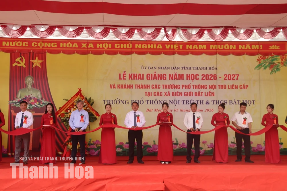Trưởng Ban Tổ chức Tỉnh ủy Nguyễn Văn Hùng dự khai giảng&nbsp;và khánh thành Trường Phổ thông Nội trú TH&amp;THCS Bát Mọt