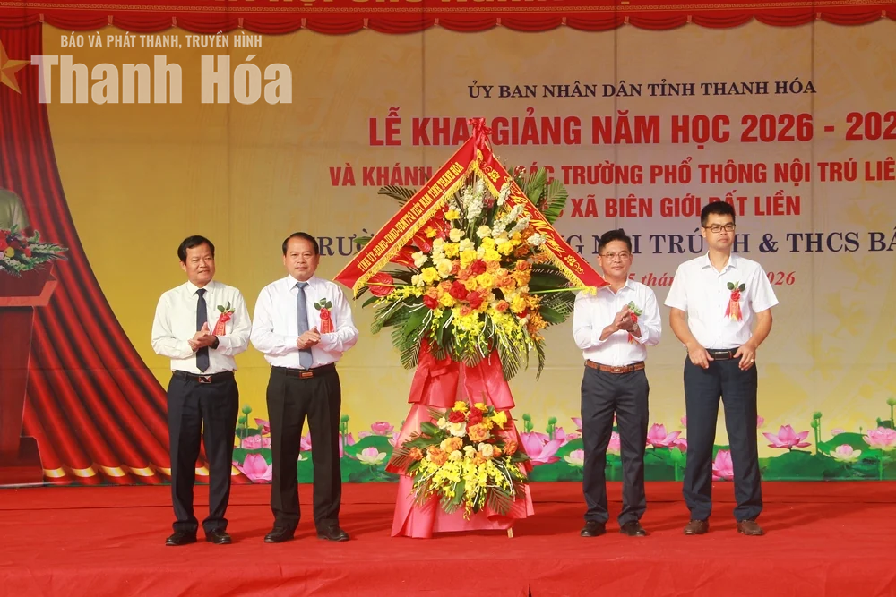 Trưởng Ban Tổ chức Tỉnh ủy Nguyễn Văn Hùng dự khai giảng&nbsp;và khánh thành Trường Phổ thông Nội trú TH&amp;THCS Bát Mọt