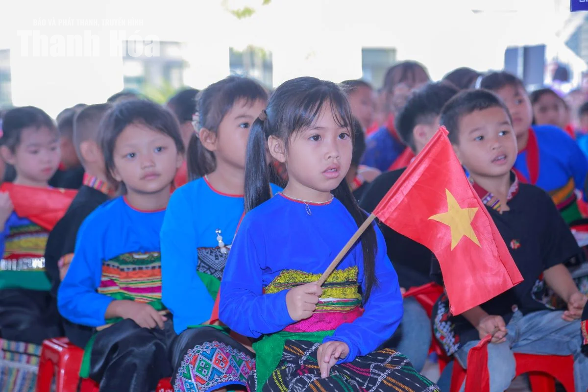Rộn ràng ngày khai trường của học sinh Thanh Hóa
