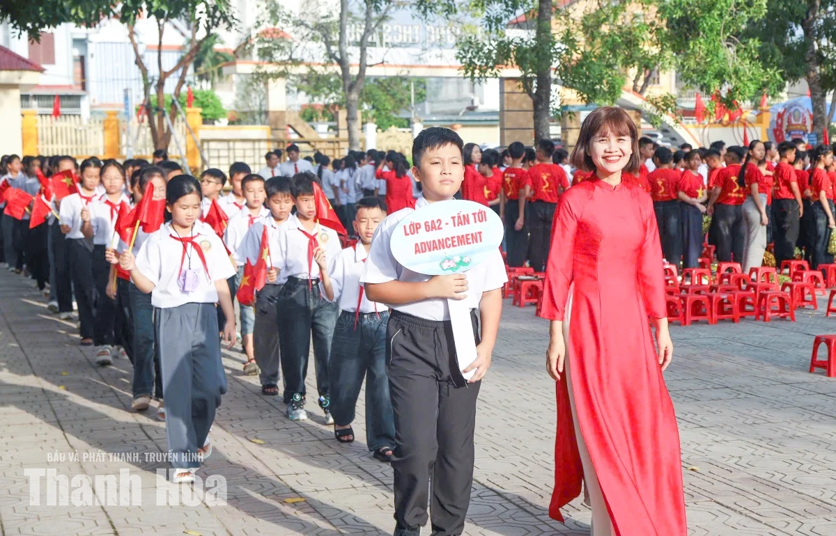 Rộn ràng ngày khai trường của học sinh Thanh Hóa