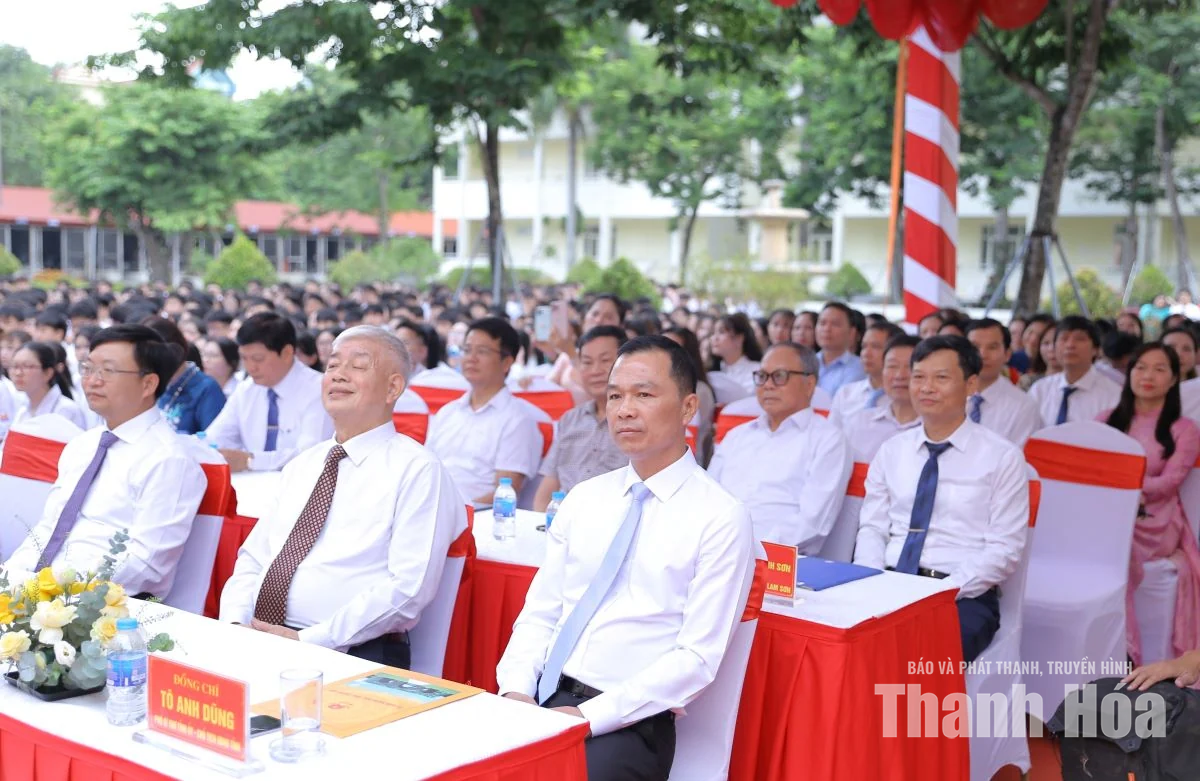 Chủ tịch UBND tỉnh Tô Anh Dũng dự lễ khai giảng năm học 2026-2027 tại Trường THPT chuyên Lam Sơn