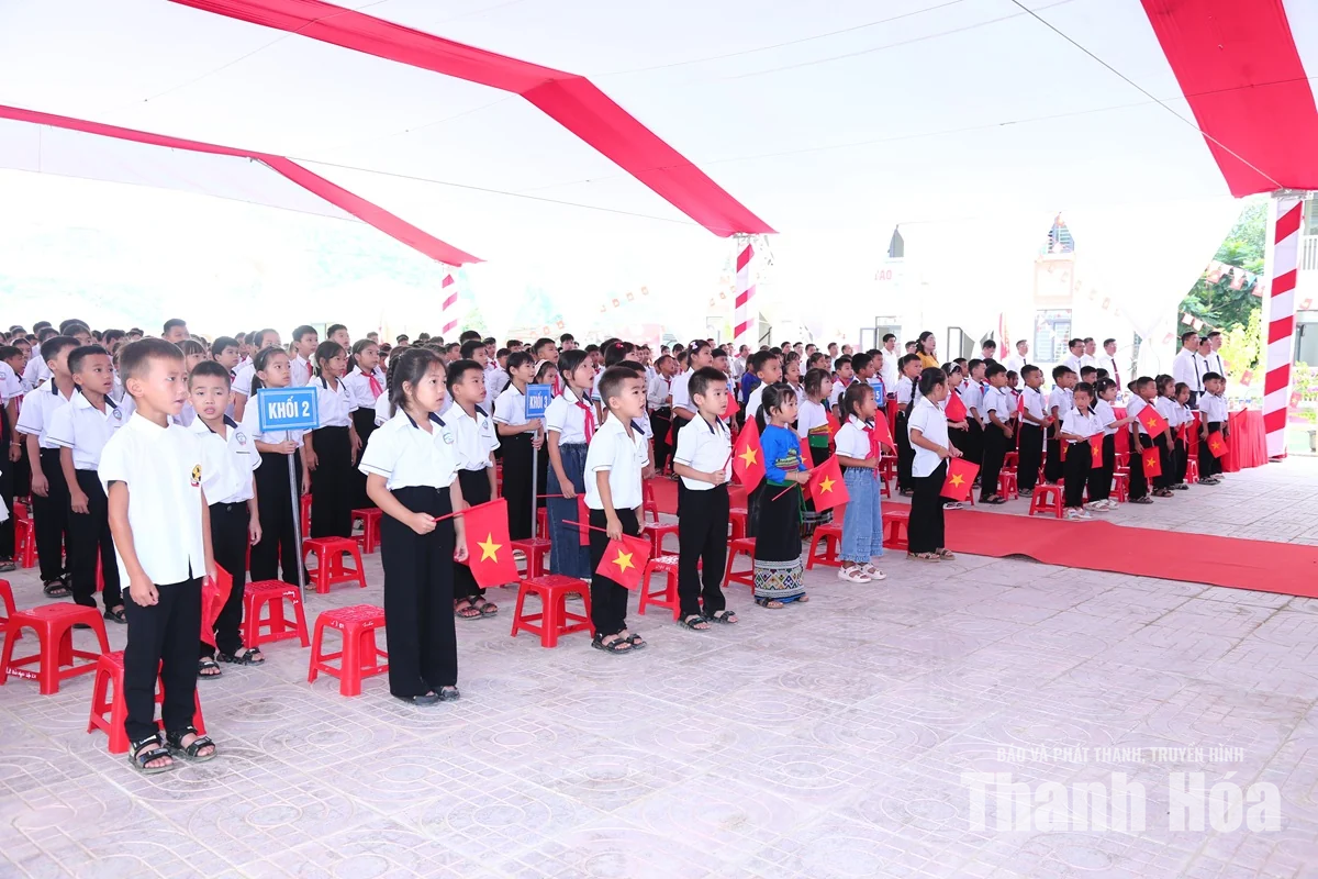 Phó Bí thư Thường trực Tỉnh ủy Nguyễn Hồng Phong dự Lễ khai giảng và khánh thành Trường Phổ thông Nội trú TH&amp;THCS Na Mèo