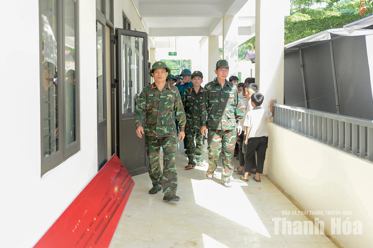 Chung tay làm đẹp ngôi trường mới nơi biên giới Yên Khương
