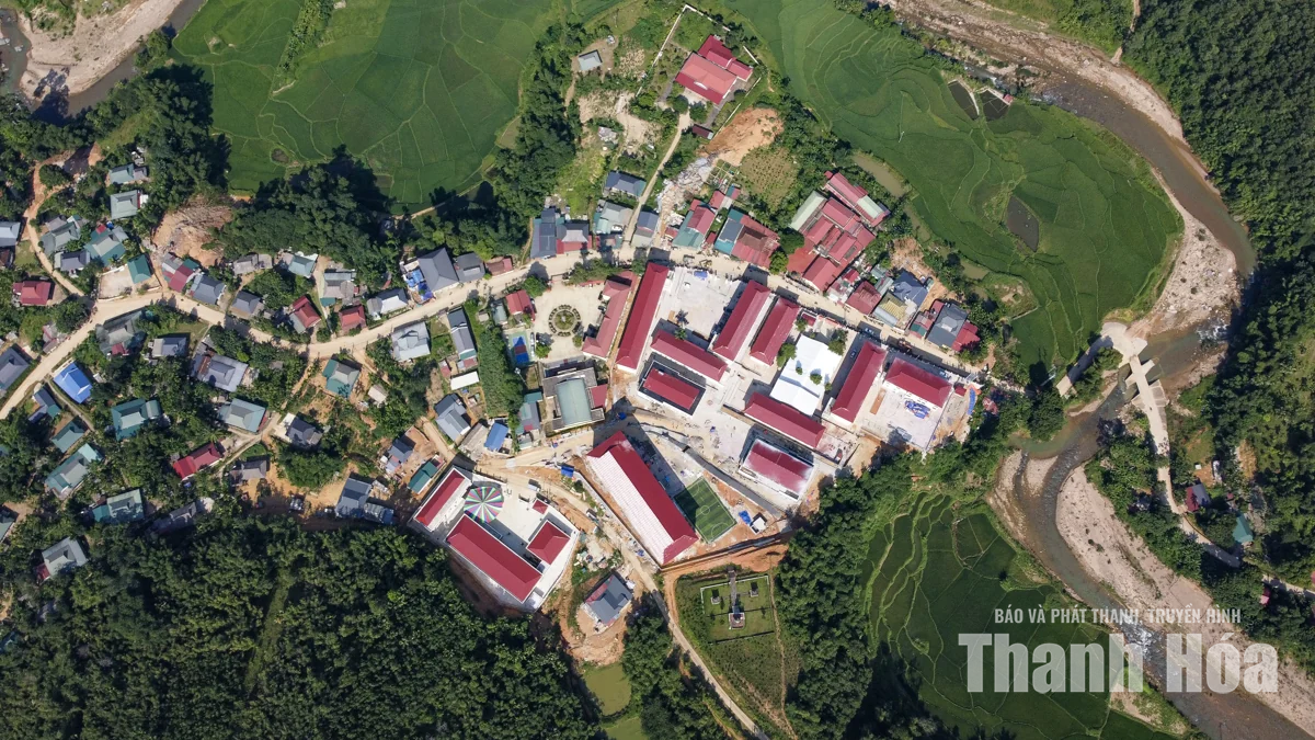 Chung tay làm đẹp ngôi trường mới nơi biên giới Yên Khương