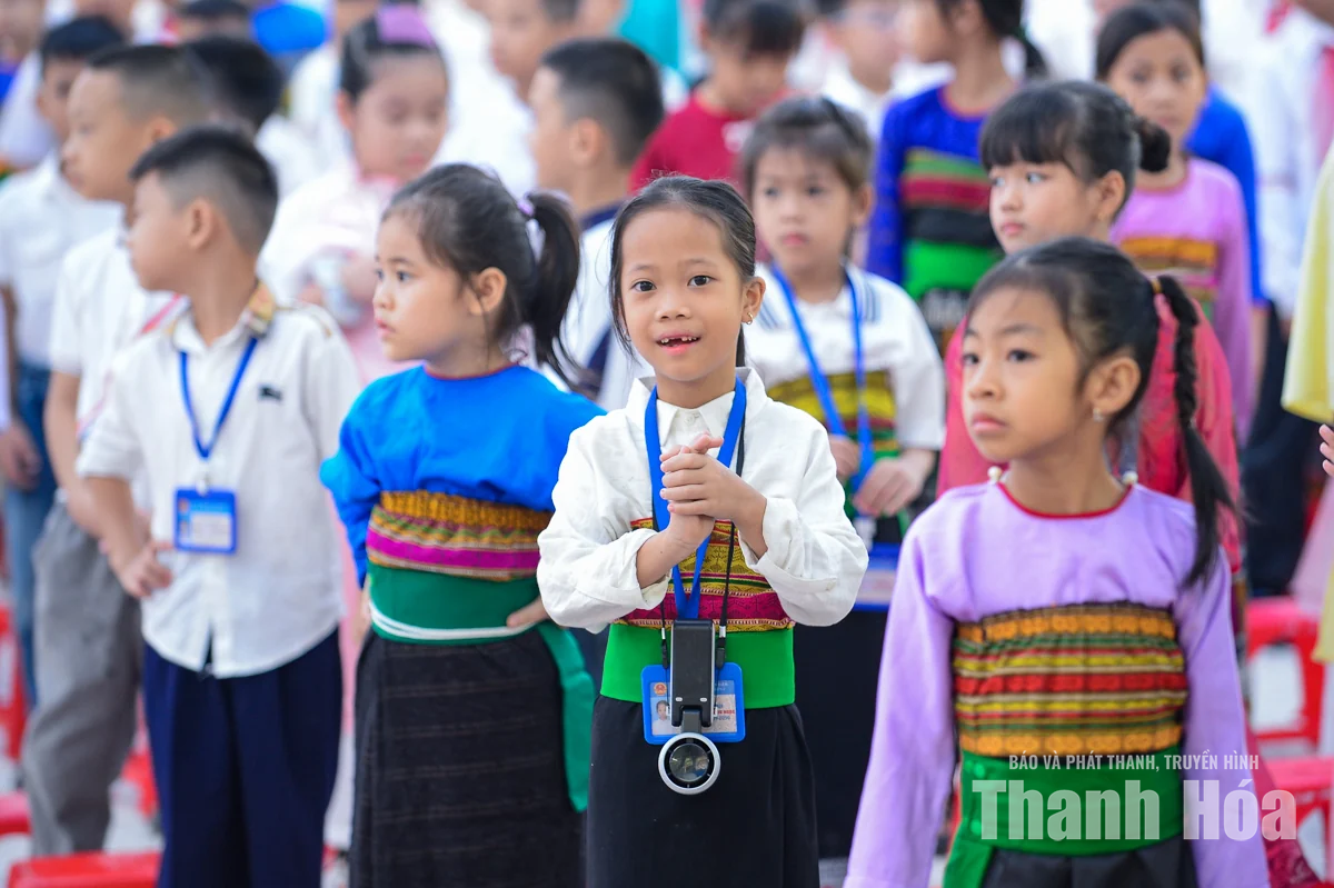 Ngày khai giảng đặc biệt ở xã biên giới xứ Thanh
