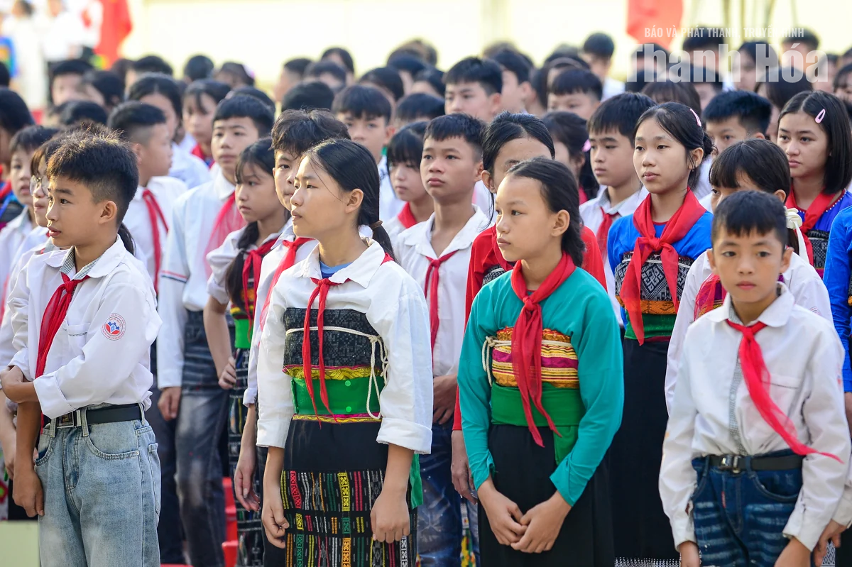 Ngày khai giảng đặc biệt ở xã biên giới xứ Thanh