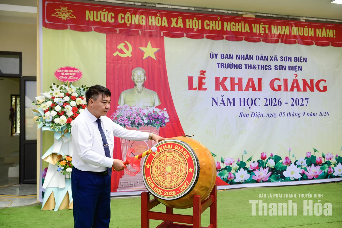 Ngày khai giảng đặc biệt ở xã biên giới xứ Thanh