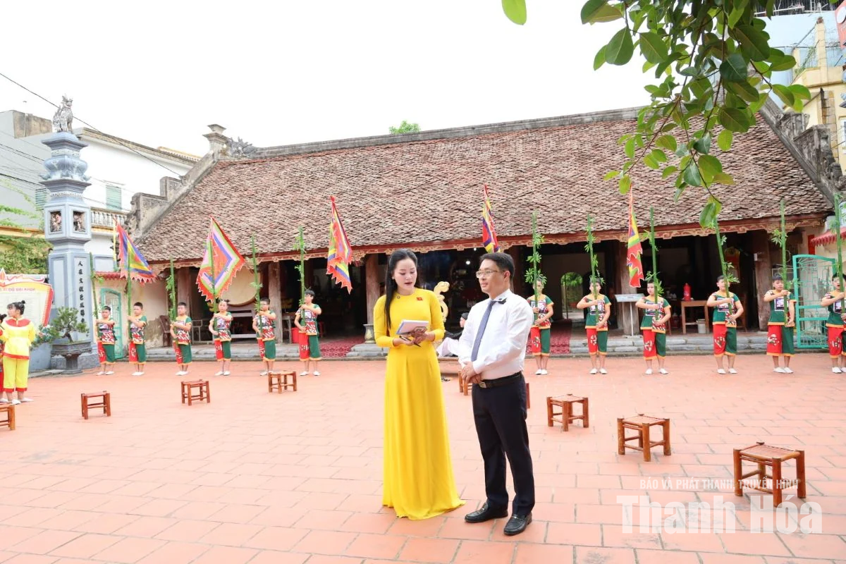 Xã Hoằng Lộc đẩy mạnh chuyển đổi số, quảng bá di tích Bảng Môn Đình qua livestream