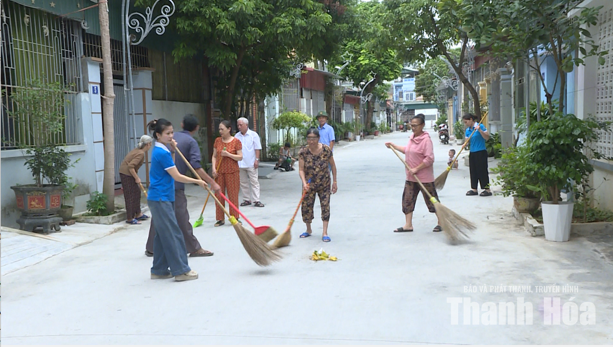 Phường Quang Trung ra quân tổng vệ sinh môi trường
