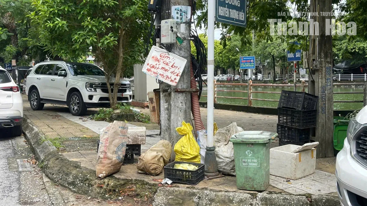 Trật tự, mỹ quan đô thị - Những “cái gai trong mắt”: Những “đống rác ý thức”
