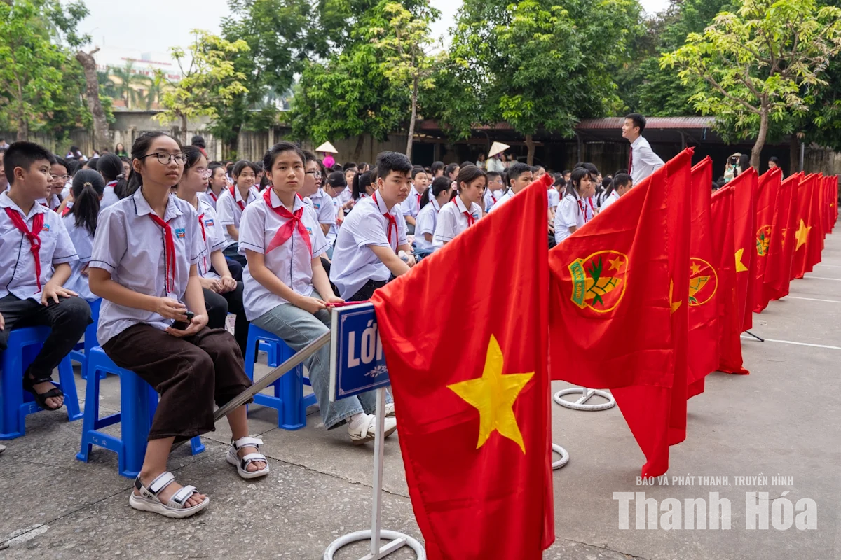Học sinh Thanh Hóa hân hoan chào đón năm học mới