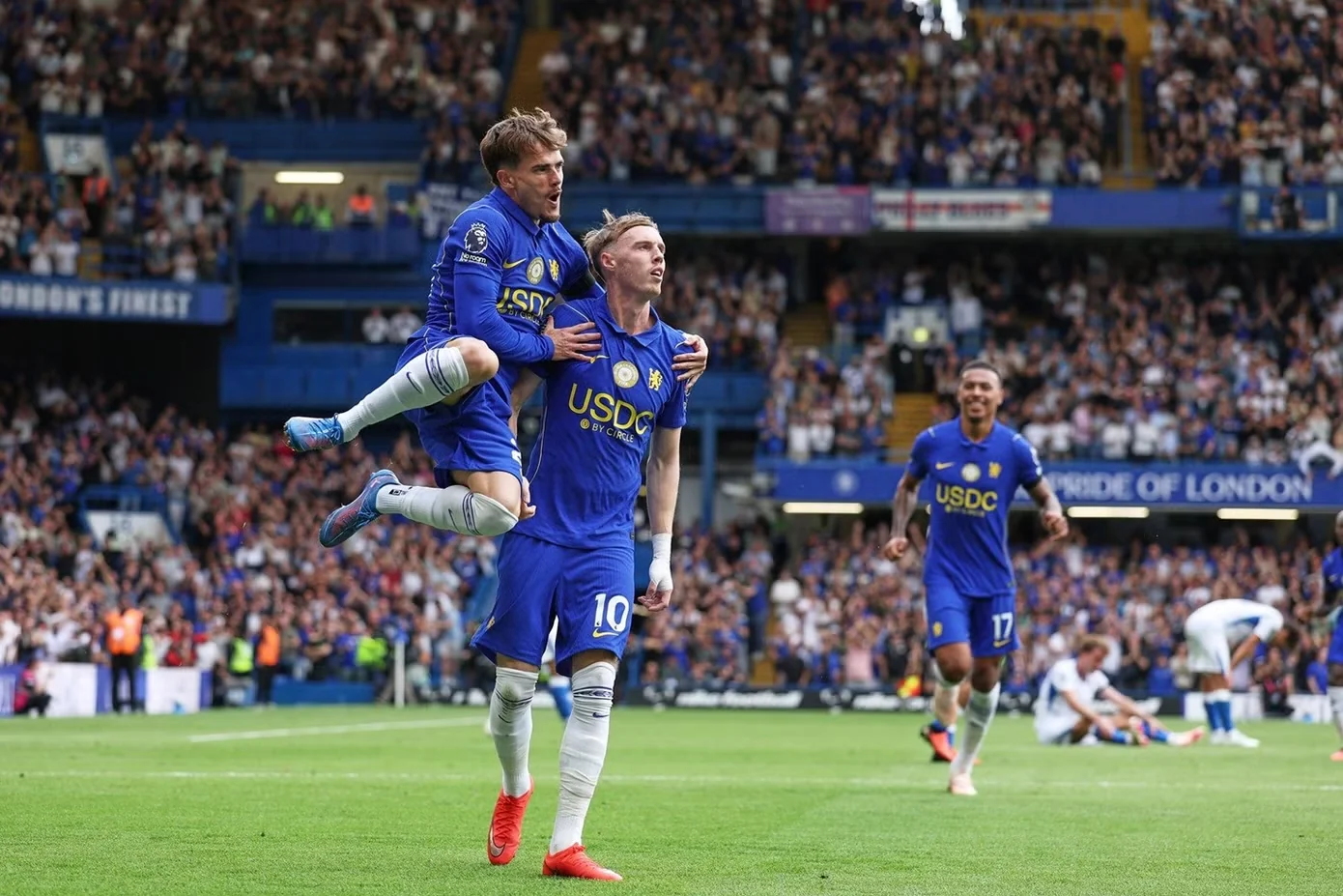 CLB Công an Hà Nội đăng quang Siêu cúp Quốc gia 2025/26; Man Utd đè bẹp Ipswich Town