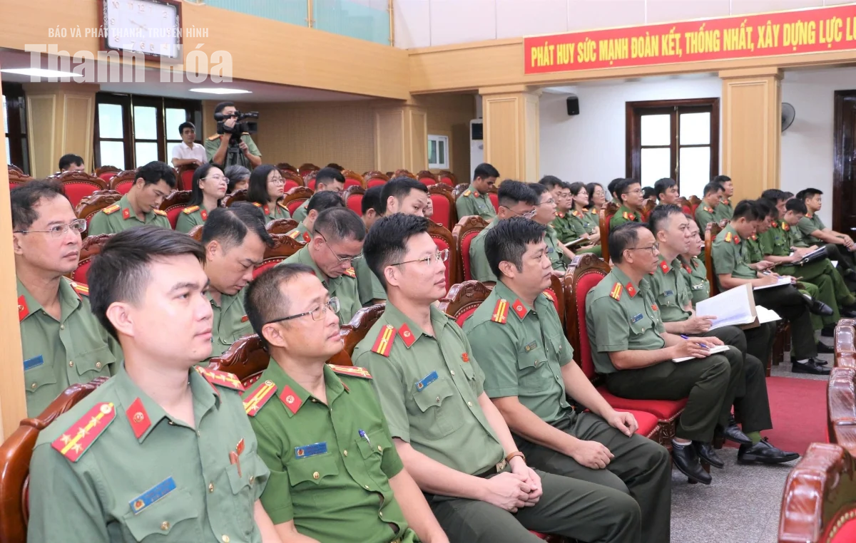 Đối thoại tháo gỡ khó khăn, nâng cao năng lực công an cấp xã