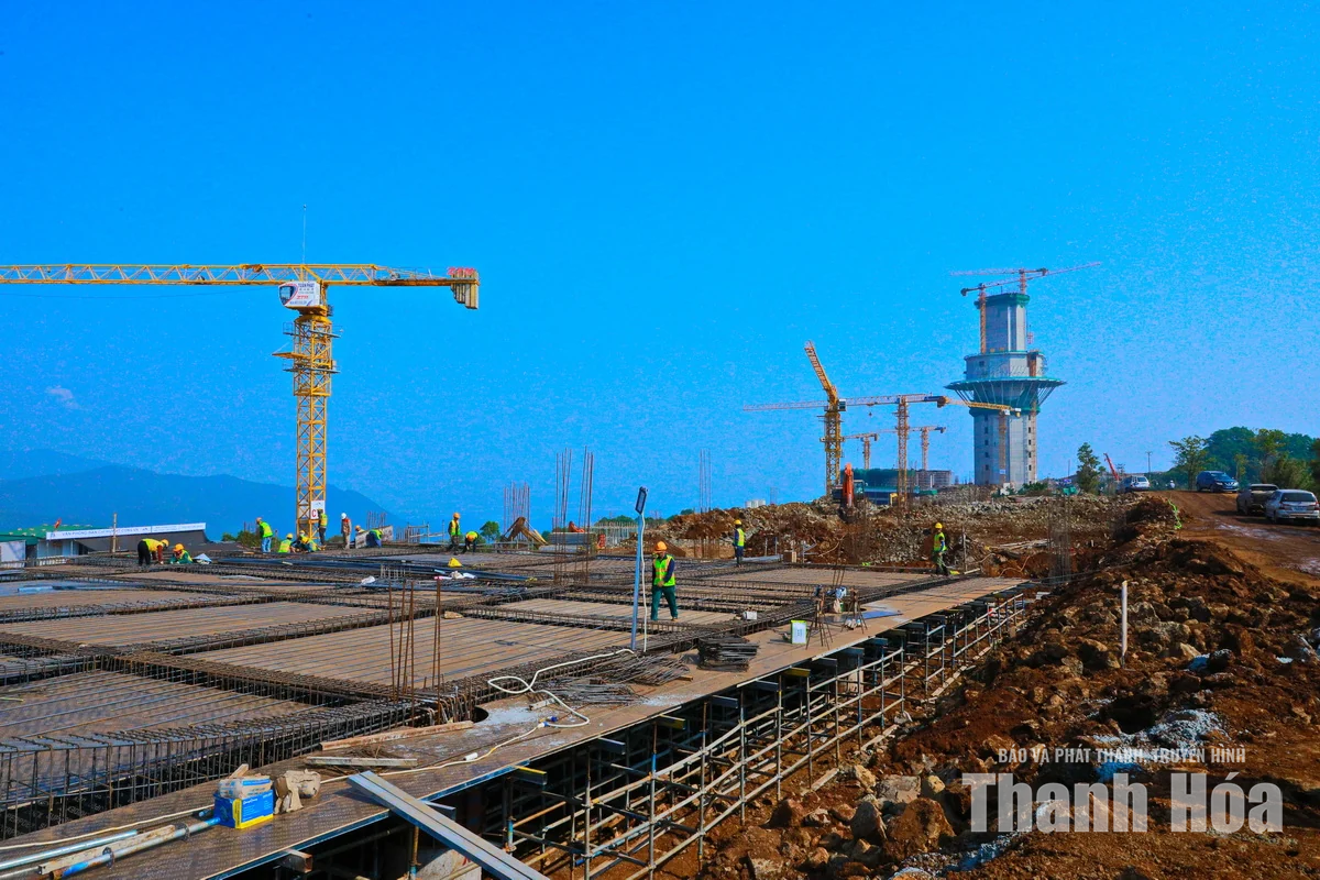 Bí thư Tỉnh ủy Lê Đức Thái kiểm tra tiến độ các dự án đầu tư tại xã Tân Ninh và Như Thanh