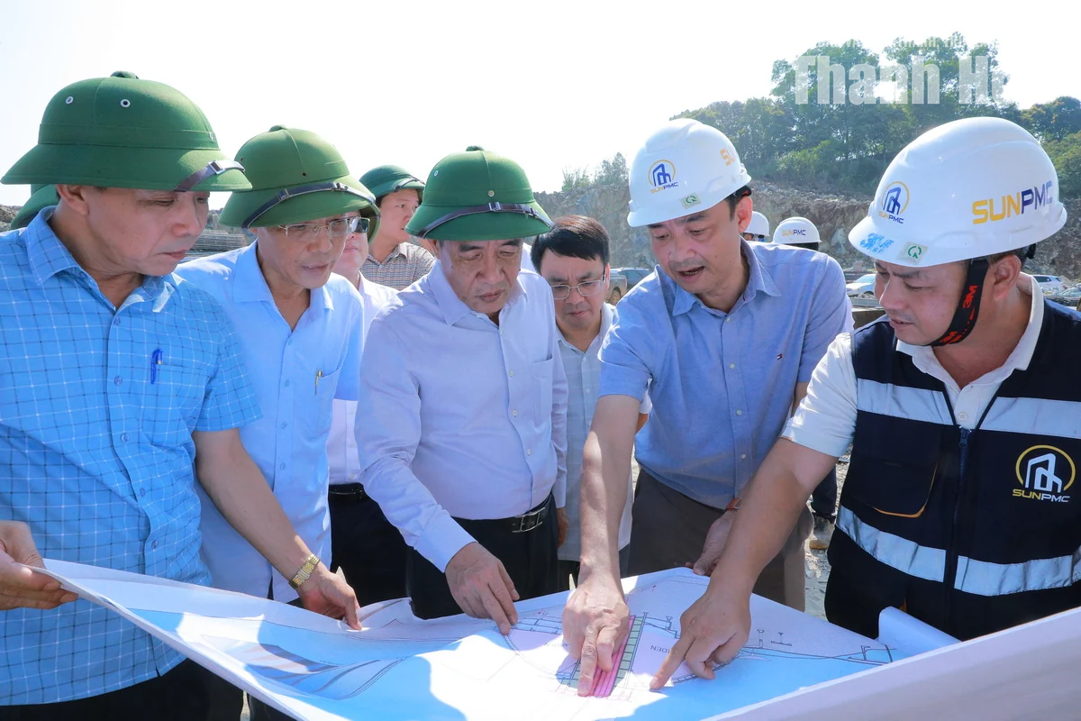 Bí thư Tỉnh ủy Lê Đức Thái kiểm tra tiến độ các dự án đầu tư tại xã Tân Ninh và Như Thanh