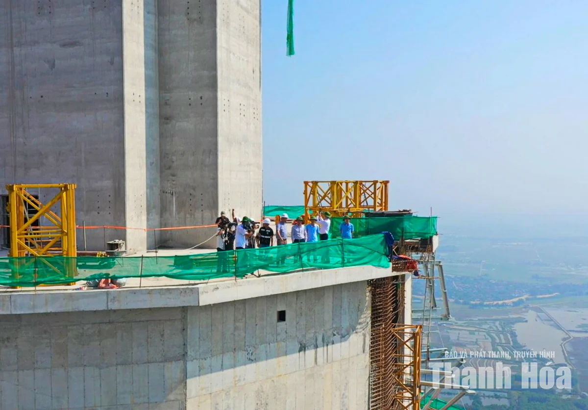 Bí thư Tỉnh ủy Lê Đức Thái kiểm tra tiến độ các dự án đầu tư tại xã Tân Ninh và Như Thanh