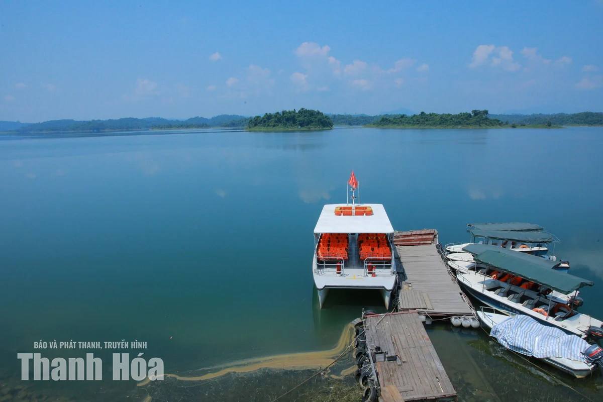 Bí thư Tỉnh ủy Lê Đức Thái kiểm tra tiến độ các dự án đầu tư tại xã Tân Ninh và Như Thanh