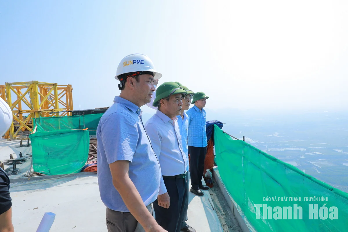 Bí thư Tỉnh ủy Lê Đức Thái kiểm tra tiến độ các dự án đầu tư tại xã Tân Ninh và Như Thanh