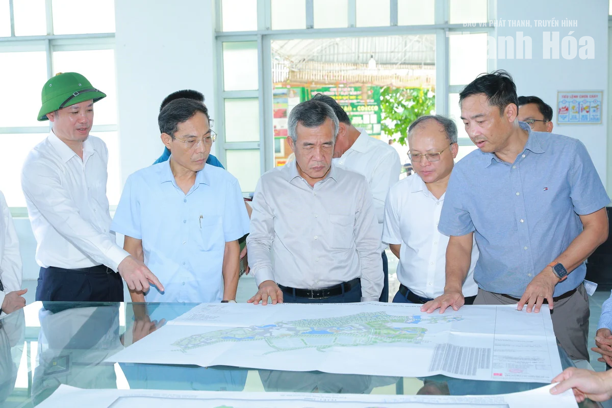 Bí thư Tỉnh ủy Lê Đức Thái kiểm tra tiến độ các dự án đầu tư tại xã Tân Ninh và Như Thanh