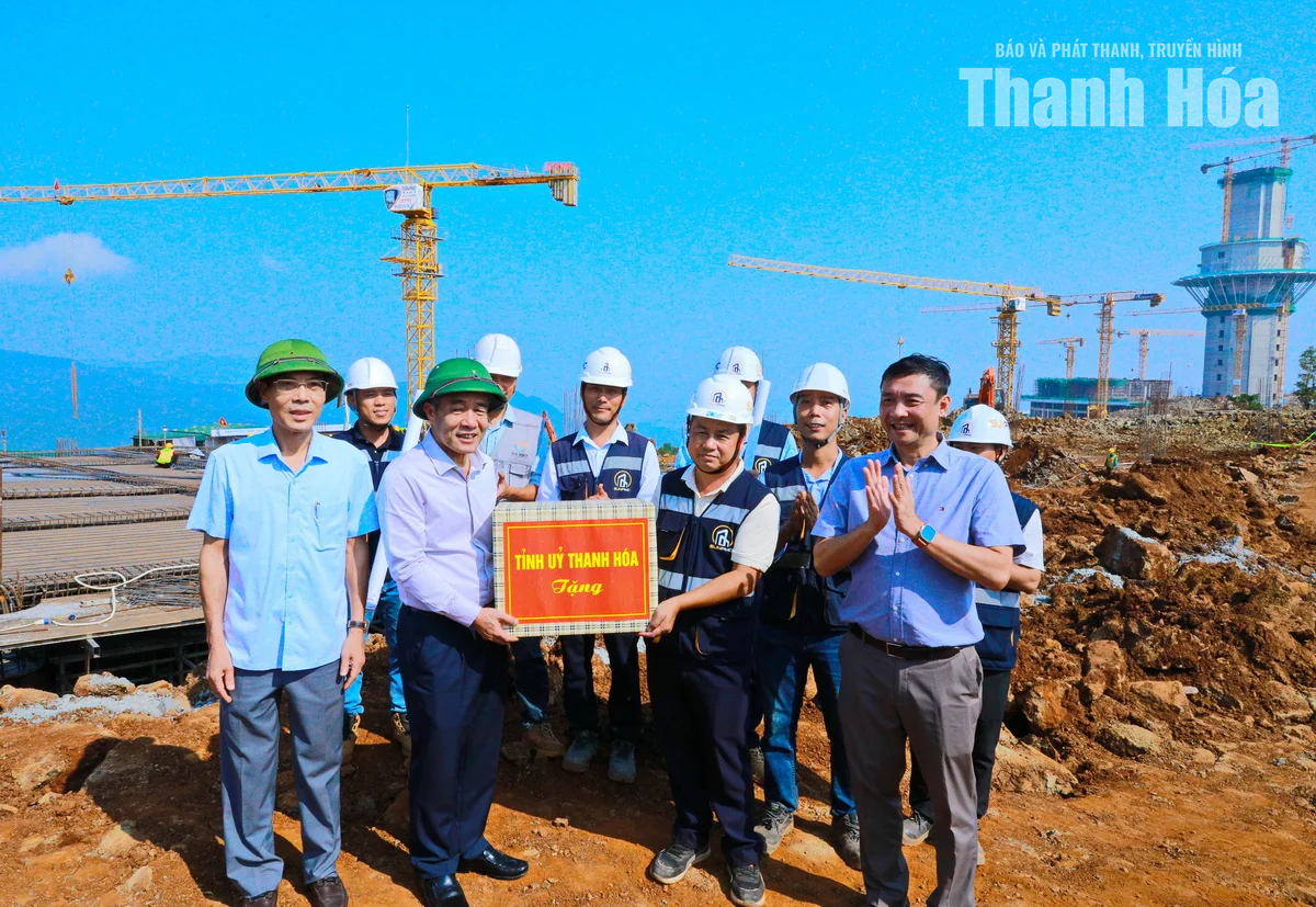 Bí thư Tỉnh ủy Lê Đức Thái kiểm tra tiến độ các dự án đầu tư tại xã Tân Ninh và Như Thanh