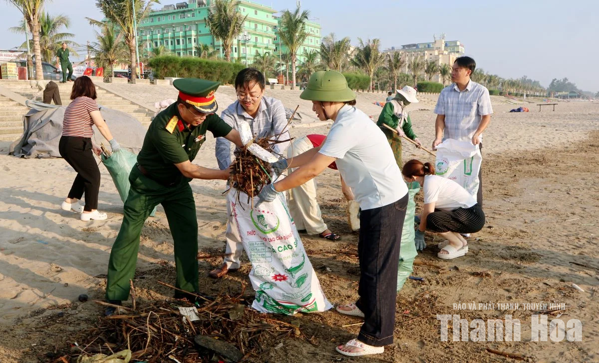Phường Tĩnh Gia ra quân tổng vệ sinh môi trường và chỉnh trang cảnh quan đô thị