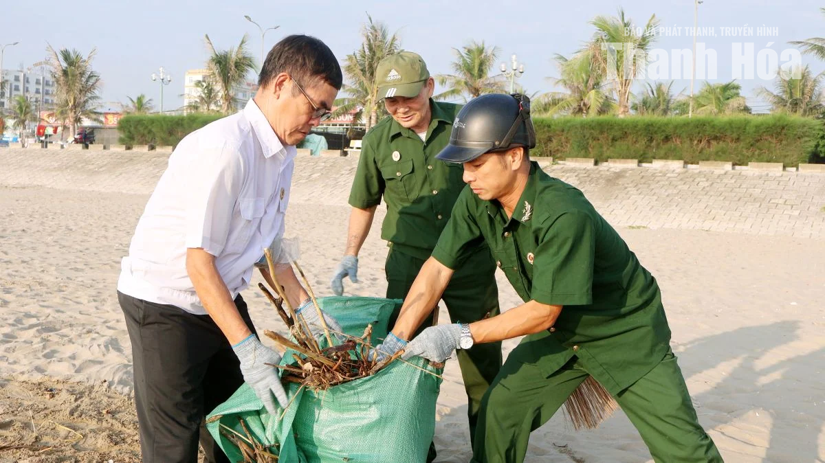 Phường Tĩnh Gia ra quân tổng vệ sinh môi trường và chỉnh trang cảnh quan đô thị