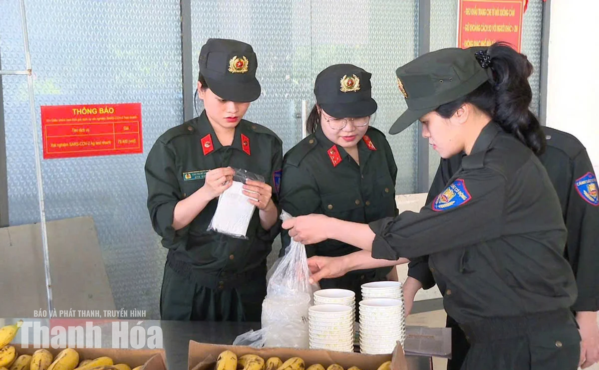Cảnh sát cơ động trao 1.000 suất cháo, tuyên truyền pháp luật tại Bệnh viện Ung bướu