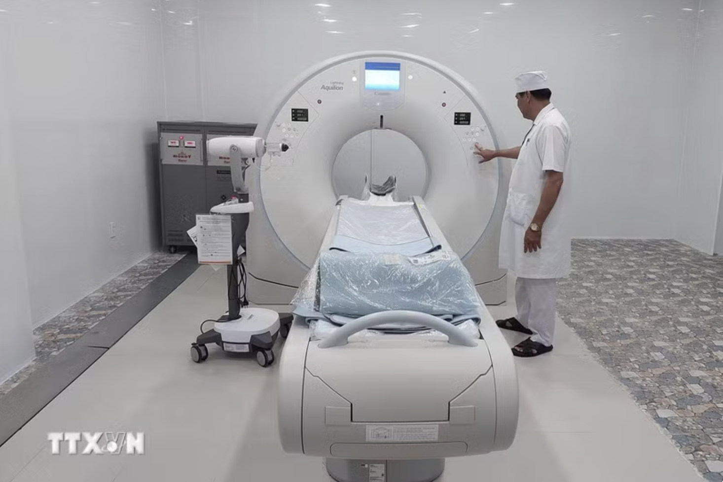 Quản lý trang thiết bị y tế phải cắt giảm trung gian, minh bạch về giá