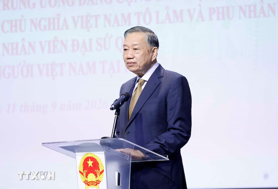 Tổng Bí thư, Chủ tịch nước Tô Lâm gặp gỡ cán bộ, nhân viên Đại sứ quán và đại diện cộng đồng người Việt Nam tại Pháp
