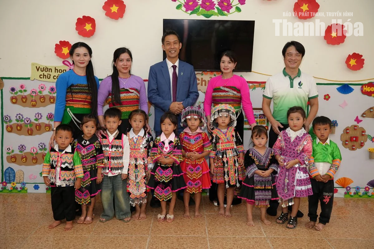 Mô hình “Bản sáng vùng biên”: Ấm áp nghĩa tình quân - dân - doanh nghiệp