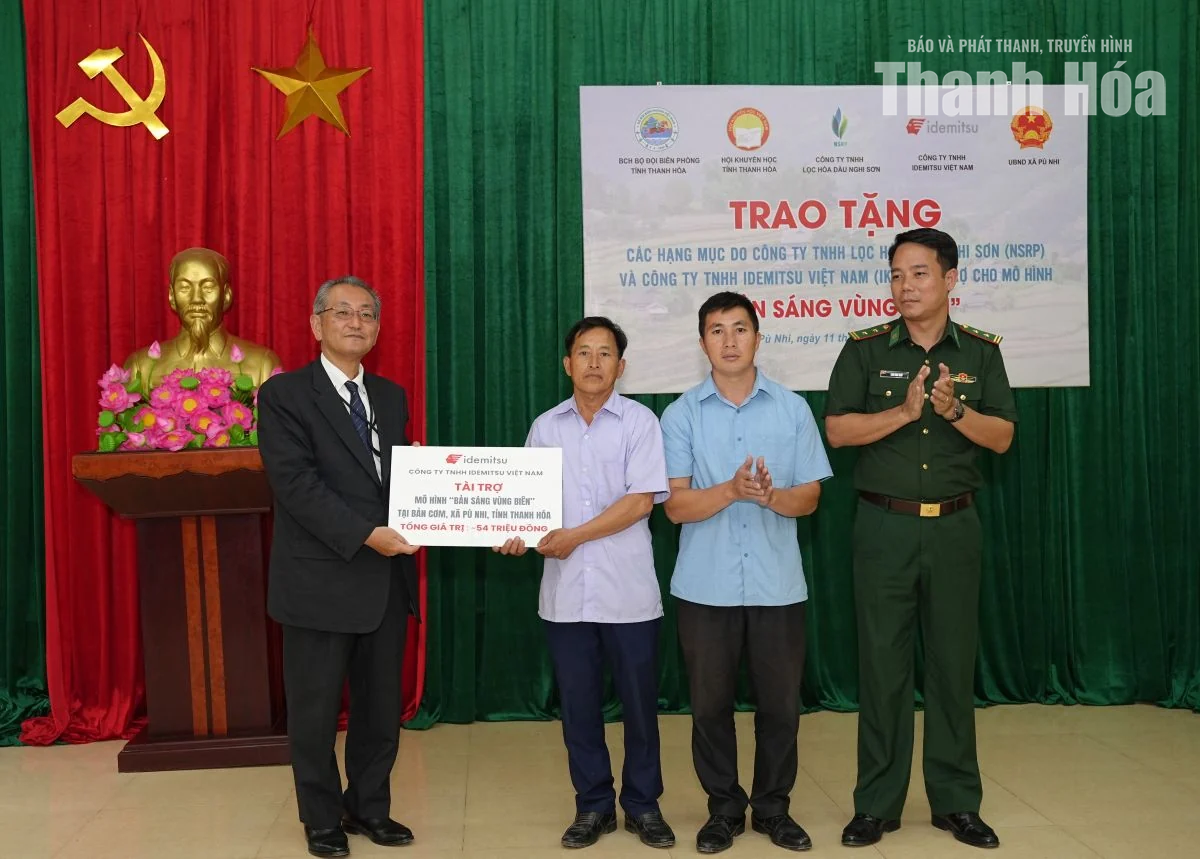 Mô hình “Bản sáng vùng biên”: Ấm áp nghĩa tình quân - dân - doanh nghiệp