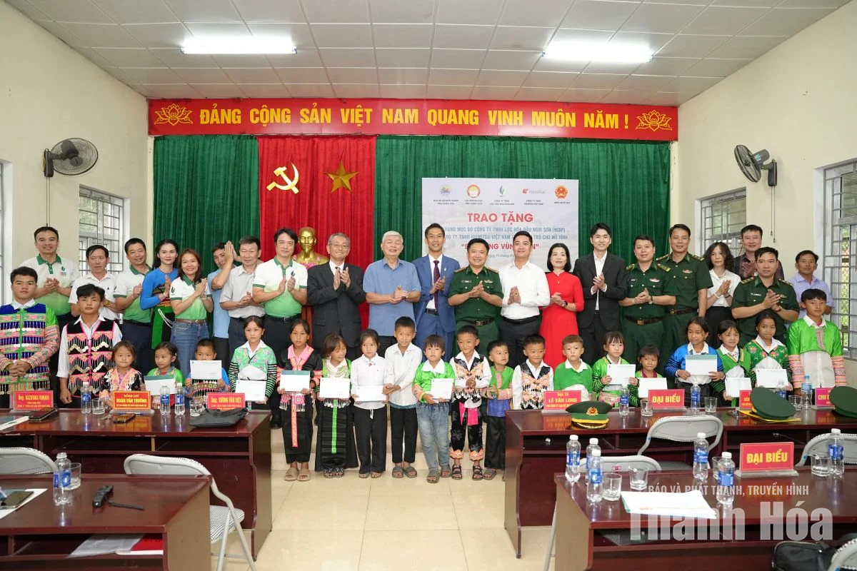 Mô hình “Bản sáng vùng biên”: Ấm áp nghĩa tình quân - dân - doanh nghiệp