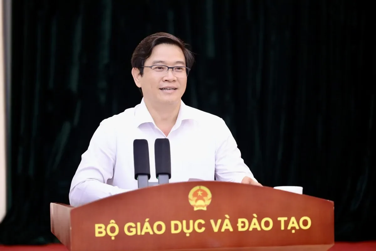 Sửa đổi đồng bộ chương trình giáo dục, sách giáo khoa