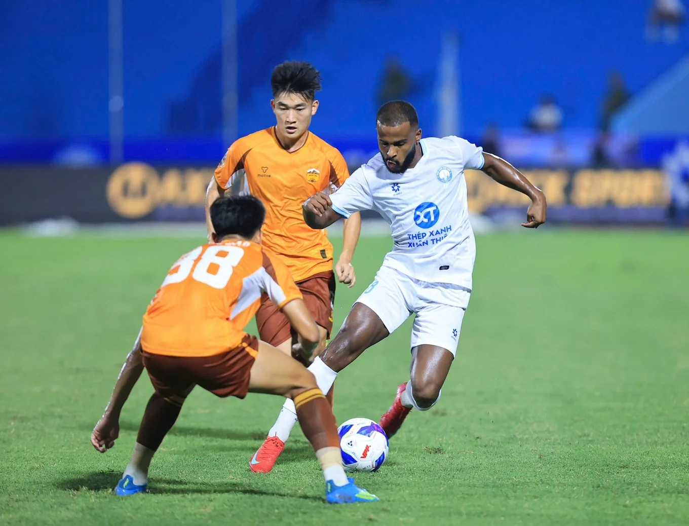 U20 Việt Nam thua ngược Iran và chính thức xuống hạng; Arsenal ngược dòng kịch tính thắng Chelsea