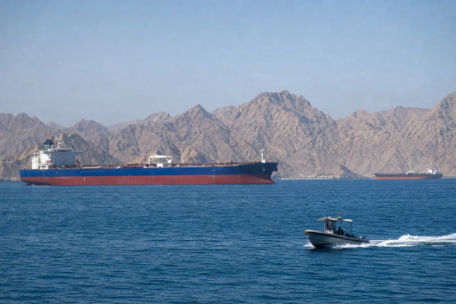 Iran và Oman nhất trí tuyến hàng hải mới qua Eo biển Hormuz
