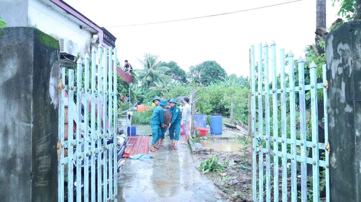 Ra quân tháo dỡ công trình, bàn giao mặt bằng tuyến giao thông thuộc Tiểu dự án đô thị Tĩnh Gia