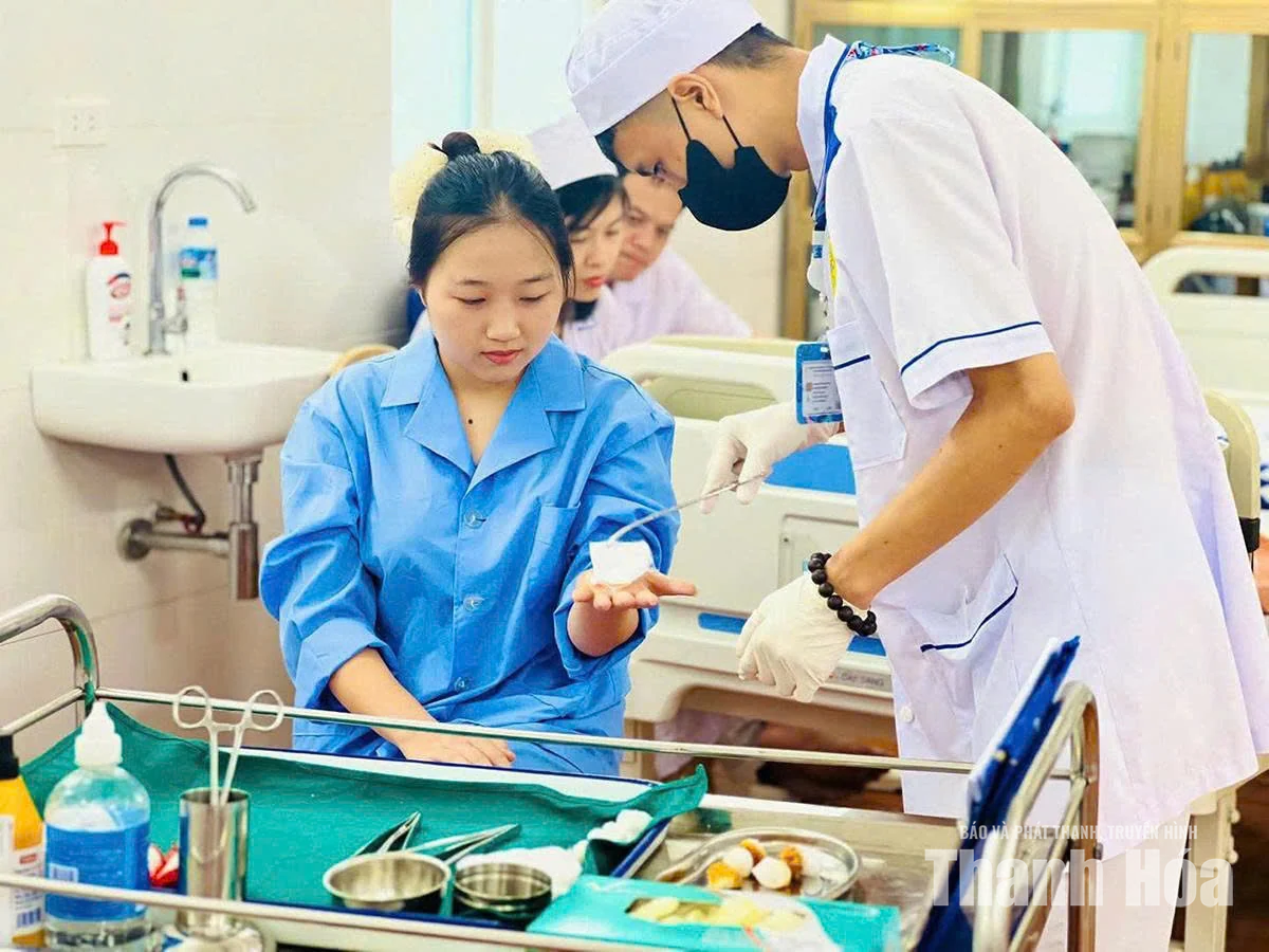 Phát huy vai trò trường chất lượng cao trong đào tạo nguồn nhân lực y tế