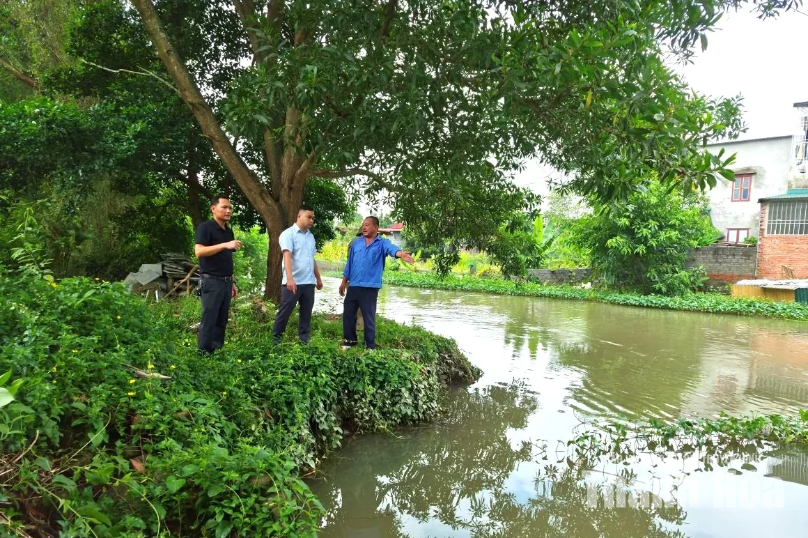 Ra quân xử lý môi trường, khơi thông dòng chảy tại phường Hạc Thành