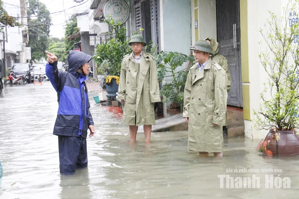 Phó Chủ tịch UBND tỉnh Cao Văn Cường kiểm tra công tác ứng phó mưa lũ, tiêu úng và vận hành hồ chứa